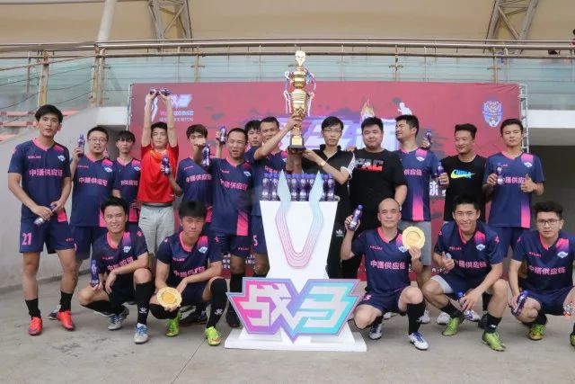 切尔西与18岁右后卫阿奇姆彭续约至2029年